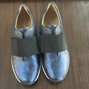Vionic Women's Blue and Black Sneakers